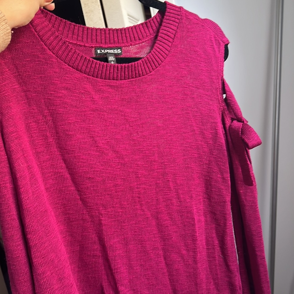 Express-cold shoulder sweater - Picture 5 of 6